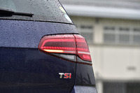 今回のマイナーチェンジで、テールランプは全車がLED化された。写真の“流れるウインカー”こと「ダイナミックターンインジケーター」は、「テクノロジーパッケージ」に含まれるオプション装備。