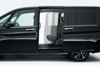 「リア右側パワースライドドア」の動作イメージ。