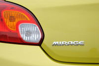 2012年7月末に正式発表され、8月末に発売される予定の新型「ミラージュ」。新興国ではエントリーカー、先進国では環境対応車という二つのニーズを満たす。