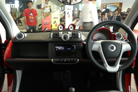 ミッキーマウス仕様のスマート電気自動車登場の画像