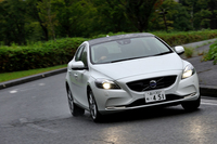 燃費については、ディーゼル車の「V40 D4」が20.0km/リッターなのに対し、「V40 T3」は16.5km/リッターとなっている（ともにJC08モード）。
    