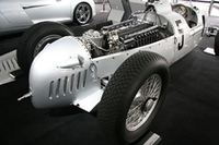 パドックに設けられたアウディ・パビリオンには、最新のR8と並んでアウディ・スポーツの原点であるV16スーパーチャージド・ユニットを積んだ戦前のグランプリカー「アウト・ウニオン・タイプC」が展示されていた。