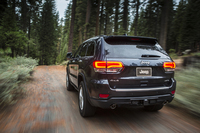 リアのランプはLED式。ランプ間にあったメッキのガーニッシュは廃された。