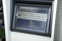 バッテリー8目盛り分の充電に要した時間は18分。ガソリンの給油に比べて充電にかかる時間が気になるところだが、現在3分で急速充電（80％）できることを目標にした、“超”急速充電器の開発も進んでいるようなので、時間の問題は解決しそう。