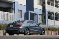 ボディーカラーは全7色の設定。テスト車にはオプションカラーの「ユニバースブルー」が採用されていた。
    