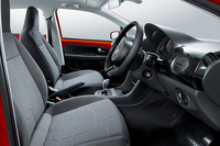 フォルクスワーゲンup!に赤と青の限定モデルの画像