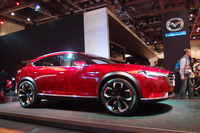 2015年9月のフランクフルトモーターショーで世界初公開されたコンセプトカー「越 KOERU」の姿も。