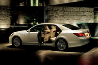 新型「トヨタ・クラウンマジェスタ」がデビューの画像