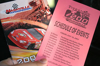 今回はナイトレース。決勝は土曜日の午後7時から約2時間行われた。ま、真夏の暑い時ってこともあるけど、夜、仕事終わってからレース観戦っていいよねぇ。キラクで。日本もこのノリでやって欲しい。写真は当日のスケジュール。プラクティスは朝からやってます。