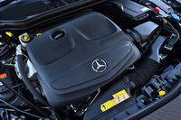 211psと35.7kgmを発生する「A250 シュポルト 4MATIC」の2リッター直4ターボエンジン。
    