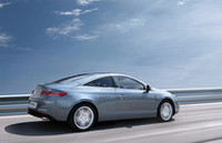 「ルノー・ラグナクーペ」をカンヌ映画祭とF1モナコグランプリで公開の画像