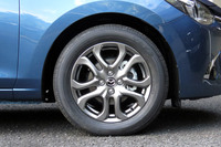 高輝度ダーク塗装のアルミホイール。