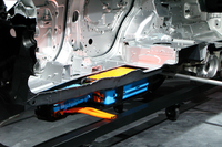 リチウムイオンバッテリーはフロア中央に搭載されている。