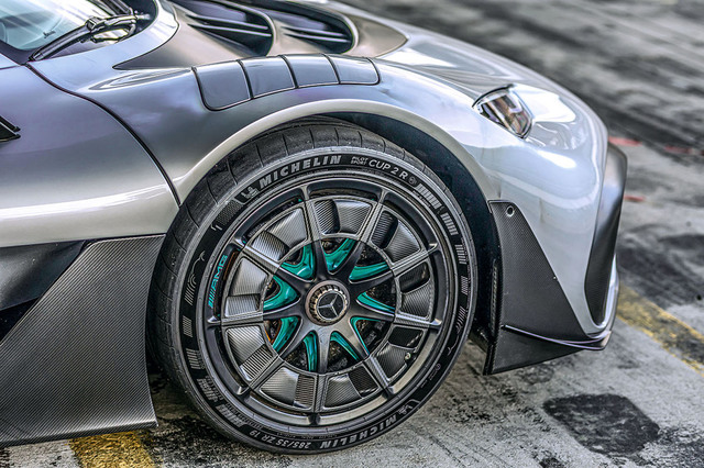 メルセデスベンツ AMG」オリジナル クリスタル ペーパーウエイト 送料込