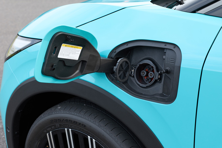 バッテリーは出力150kWまでの急速充電に対応。寒冷地オプションのバッテリーヒーターや上述の事前昇温機能を活用すれば、寒冷地でも標準温度相当の充電能力が発揮される。