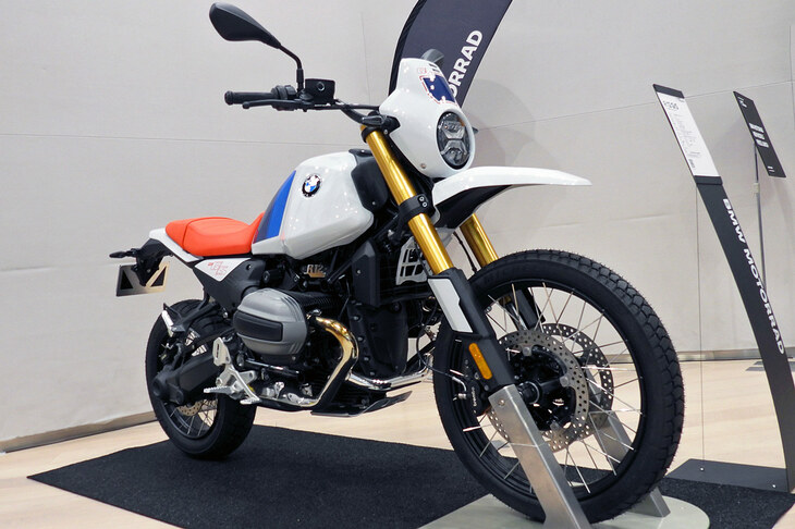 2025年7月16日に東京・台場の「BMW Tokyo Bay」で開催された発表説明会より、会場に展示された「BMW R12 G/S」。