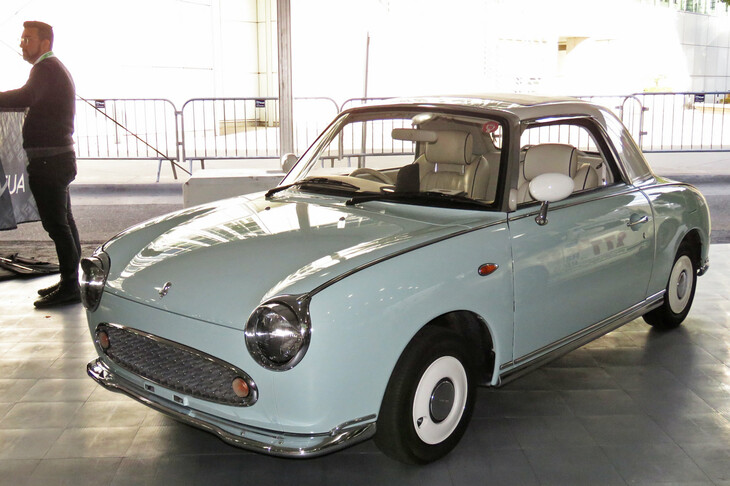 2017年のロサンゼルスオートショーより、一般参加者によるコンクールの会場に展示されていた「日産フィガロ」。