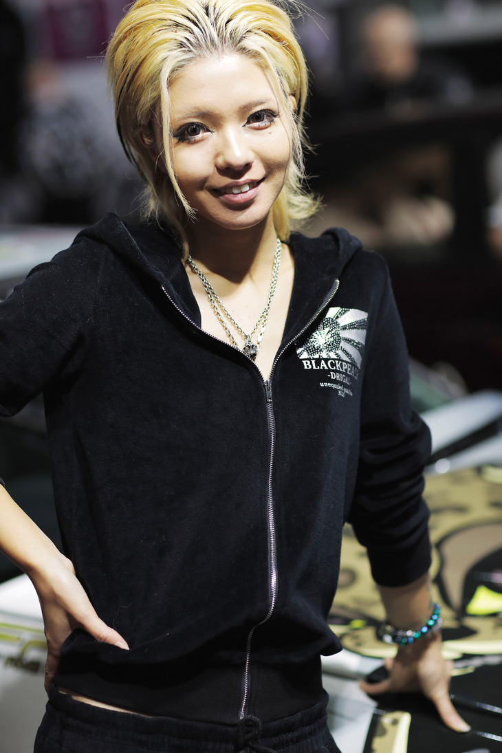 BLACK PEACHブースの油浦 桃さん