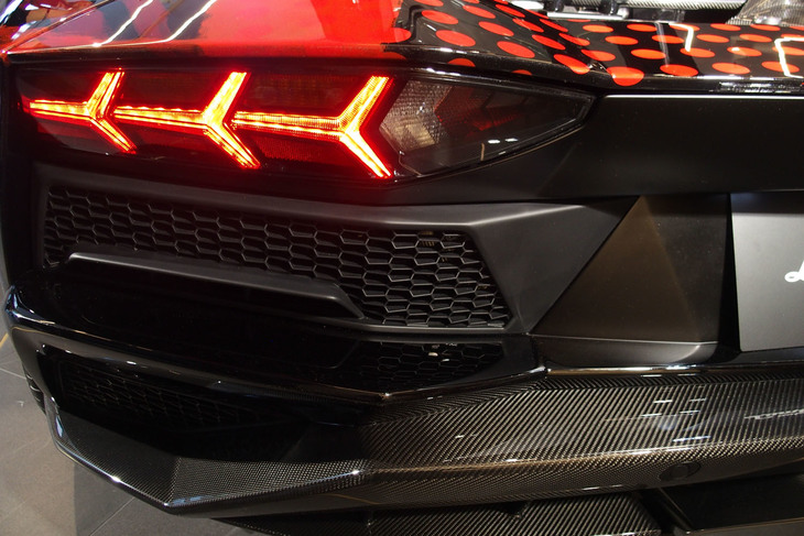 アヴェンタドールS“dressed”by Yohji Yamamoto（テールランプ）