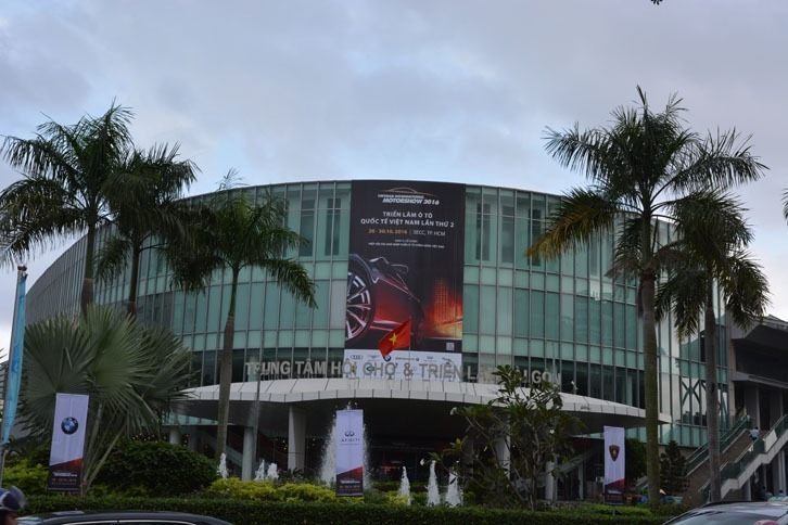 会場となったのは、市内の南にある「サイゴン・エキシビション＆コンベンション・センター」で通称「SECC」と呼ばれる場所。再開発地区のようで、周囲では大きなショッピングモールや大きなマンションが建設中であった。