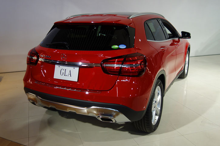 ボディーカラーは写真の「ジュピターレッド」のほか、「カルサイトブルー」や「エルバイトグリーン」など、全9色が設定される。