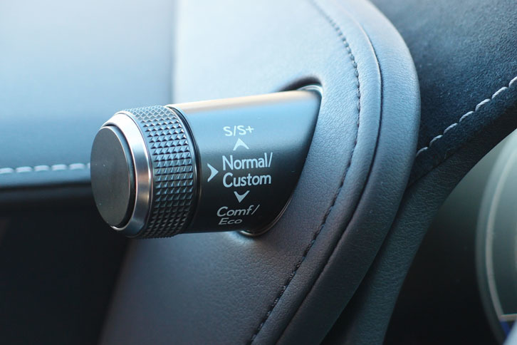 レクサスLC500h（ドライブモードセレクトスイッチ）