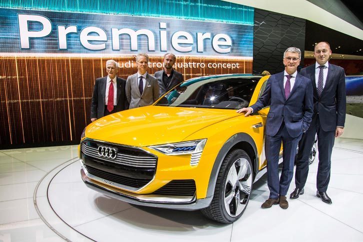 アウディh-tronクワトロコンセプト（デトロイトショーでの発表会の様子）