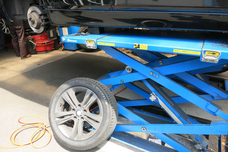 取り外した「プライマシー3ランフラット」はミシュランに送り返すことに。