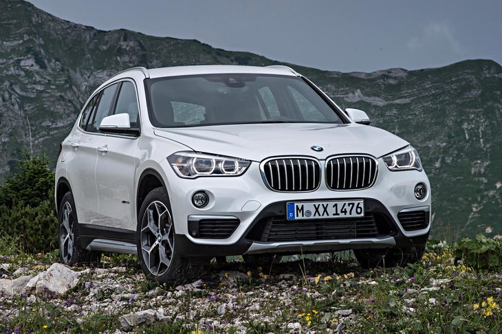 「X2」の“元ネタ”であり、同じセグメントに属する小型SUVの「X1」。
	明照寺：「『X2』は『X1』との違いが明確に打ち出しにくいから、派手な色を訴求色にして違うイメージを打ち出そうとしたんじゃないでしょうか」