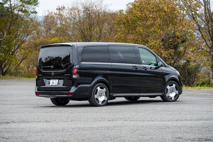 ロングボディーはホイールベースが3200mm、全長が5140mmにも達する。3430mm＆5370mmとさらに長いエクストラロングボディーもラインナップされている。