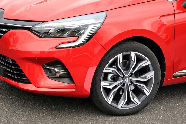 タイヤサイズは205/45R17。試乗車はコンチネンタルの低燃費タイヤ「エココンタクト6」を履いていた。