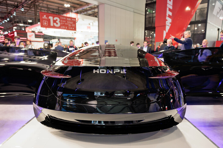 本来は、試作支援企業の納期を示すために企画されたものだが、コンセプトカーとしても示唆にあふれたものである。