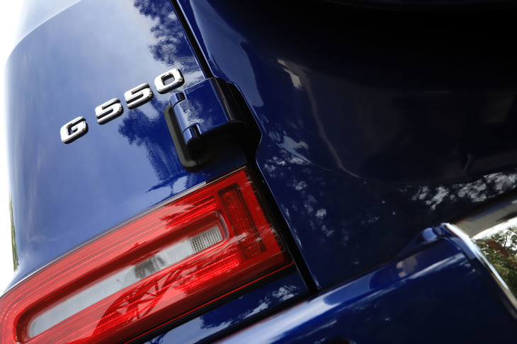 雨どいやボディーの外側に突き出たドアヒンジなど、クロカンならでは、「Gクラス」ならではのディテールはことごとく踏襲している。