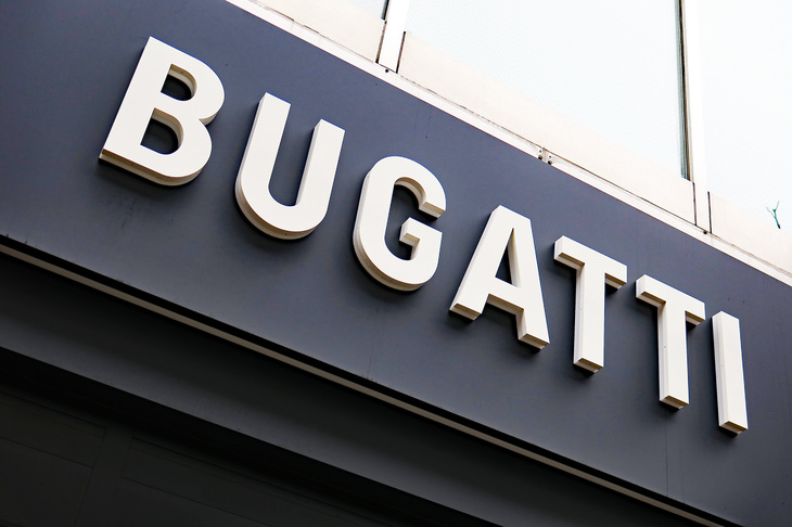 「ブガッティ東京」は、ブガッティの新しいコーポレートデザインを用いたアジア初の、世界的にも数少ないショールームとなる。