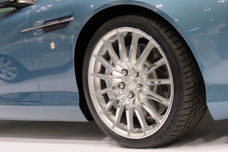 アストンマーティンDB9クーペ（2006年）／MOTOR Logic Company