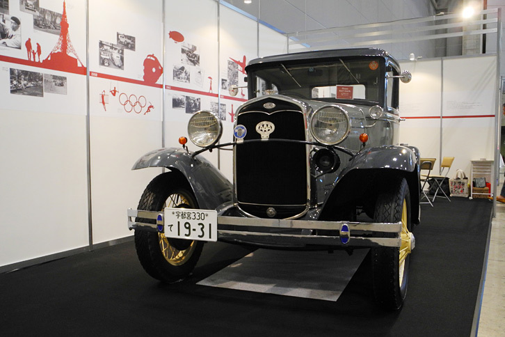 日本クラシックカークラブのブースに展示された「フォードA」。