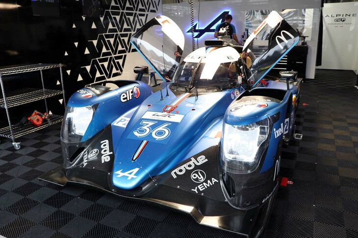 2023年9月8日～10日に開催された富士6時間耐久レースより、ピットに収まるアルピーヌのLMP2マシン。