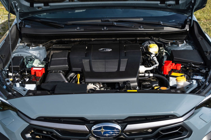 マイルドハイブリッドシステム「e-BOXER」は、最高出力136PSの2リッター水平対向4気筒エンジンに同13.6PSのモーターが組み合わされる。