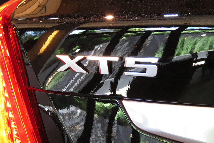 キャデラックXT5クロスオーバー（エンブレム）