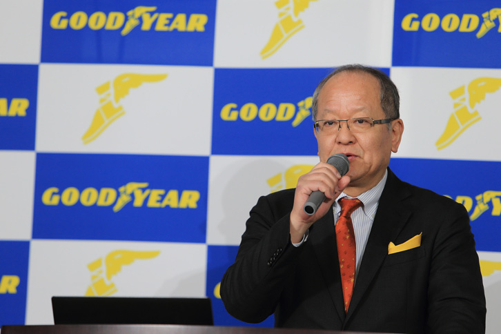 日本市場における戦略を語る、日本グッドイヤーの金原雄次郎社長。プレミアムカーのタイヤ市場において、純正装着とリプレイスの双方で「E-グリップ」シリーズの存在感を高めたいと述べた。