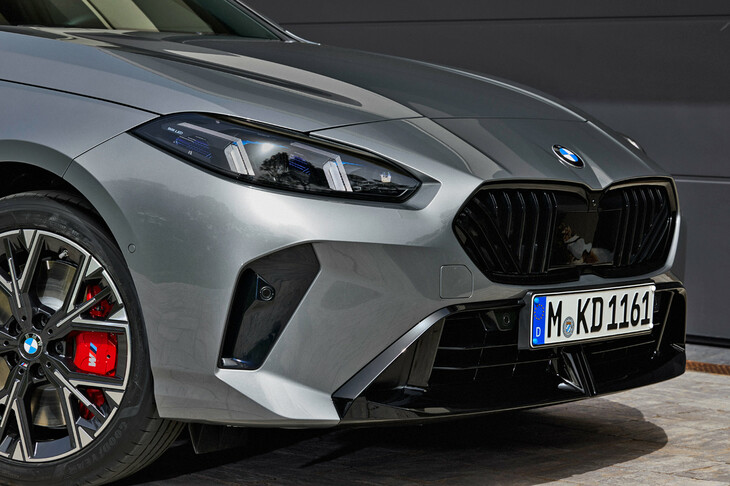 比較用に、新型「1シリーズ」のフロントまわり。