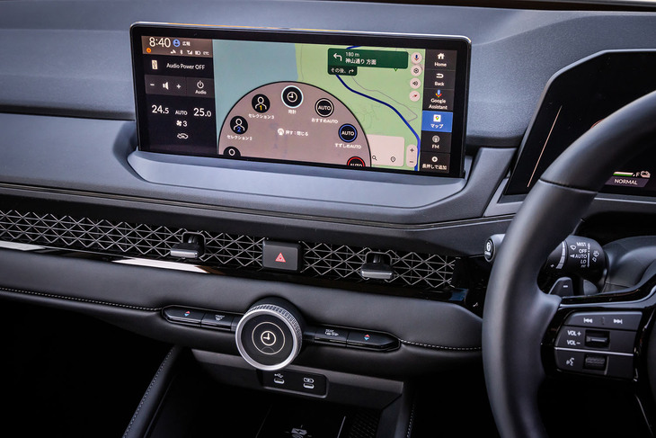 インフォテインメントシステムが組み込まれた「ホンダコネクトディスプレイ」には、エアコンやオーディオ、照明などの操作を一元化した「エクスペリエンスセレクションダイヤル」を採用。ユーザーがプリセットした設定をワンタッチで呼び出すこともできる。