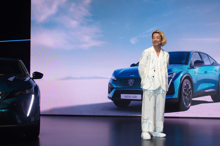 「プジョー408」のアンバサダーとして登壇した俳優・ダンサーの森山未來氏