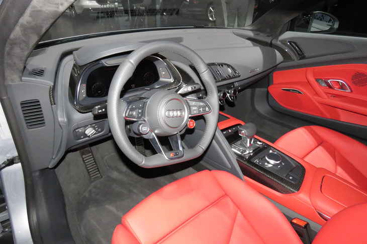 アウディR8 V10 RWS（コックピット周辺部）