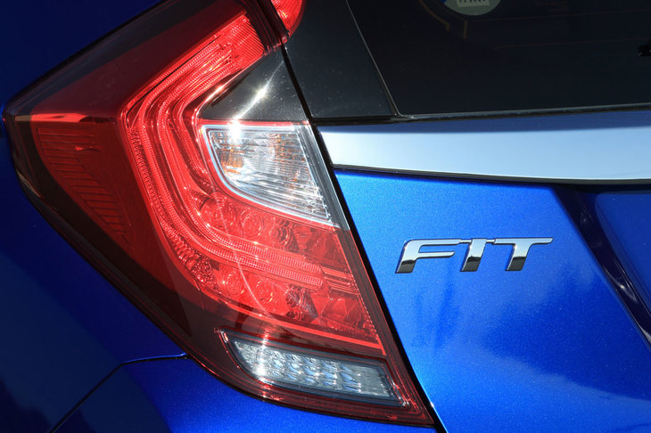 ホンダ・フィット ハイブリッド・S Honda SENSING（リアコンビランプ）