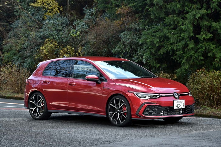 【フォルクスワーゲン・ゴルフGTIのスペック】
	ボディーサイズ：全長×全幅×全高＝4295×1790×1465mm／ホイールベース：2620mm／車重：1430kg／駆動方式：FF／エンジン：2リッター直4 DOHC 16バルブ ターボ／トランスミッション：7段AT／最高出力：245PS（180kW）/5000-6500rpm／最大トルク：370N・m（37.7kgf・m）/1600-4300rpm／タイヤ：（前）235/35R19 91Y XL／（後）235/35R19 91Y XL（ブリヂストン・ポテンザS005）／燃費：12.8km/リッター（WLTCモード）／価格：466万円
	
	【取材時の燃費データ】
	テスト距離：211.0km（市街地1：高速道路7：山岳路2）／使用燃料：25.6リッター（ハイオクガソリン）／参考燃費：8.2m/リッター（満タン法）／10.4km/リッター（車載燃費計計測値）