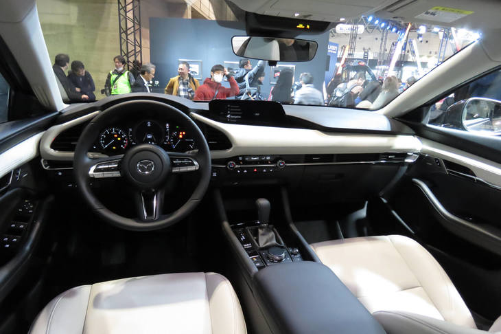 マツダ3セダン（インテリア）