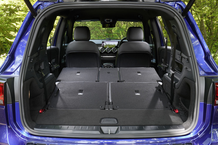 メルセデス・ベンツGLB250 4MATICスポーツ（ラゲッジスペース）