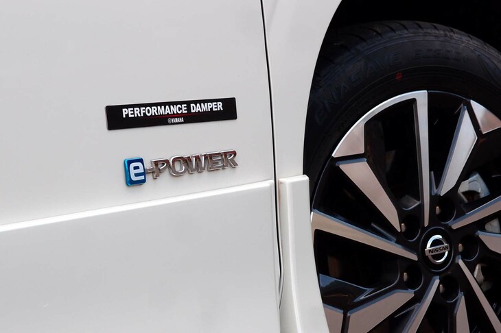 ヤマハの四輪用パフォーマンスダンパーは現在、トヨタおよびレクサスの9車種の一部グレードに装着される。アフターマーケットではトヨタ&レクサスが35車種以上、ホンダが6車種、スズキが2車種、スバル9車種、三菱6車種、輸入車は30車種以上の製品がラインナップされている。