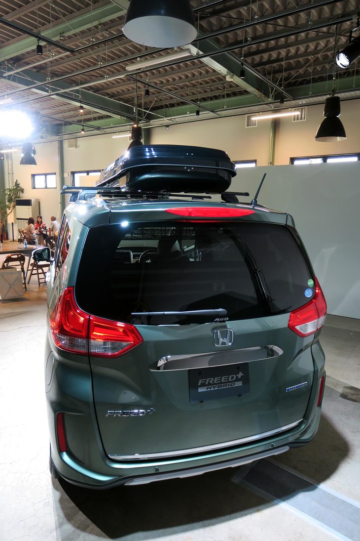 ホンダ・フリード＋ ハイブリッド クロスター ホンダアクセス用品装着車（4WD）(エクステリア）